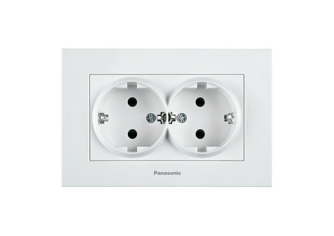 Розетка Panasonic Karre Plus WKTT02052WH-RES двухместная с заземлением белая