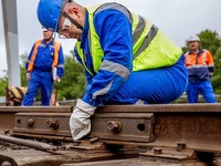 ООО Желдорснабжение входит в Группу компаний , работающих под общим брендом в области поставок материалов верхнего строения пути. Мы на рынке с 2016 года.