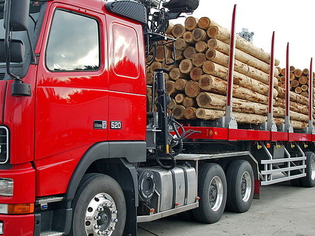 Своевременная и надежная доставка лесоматериалов в Москве