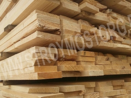 Сколько досок входит в куб древесины 25х100х6000 и какова его цена?