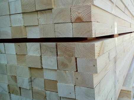Сухая древесина: преимущества и применение в строительстве