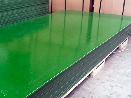 Зеленая ламинированная фанера: Преимущества, особенности и применение