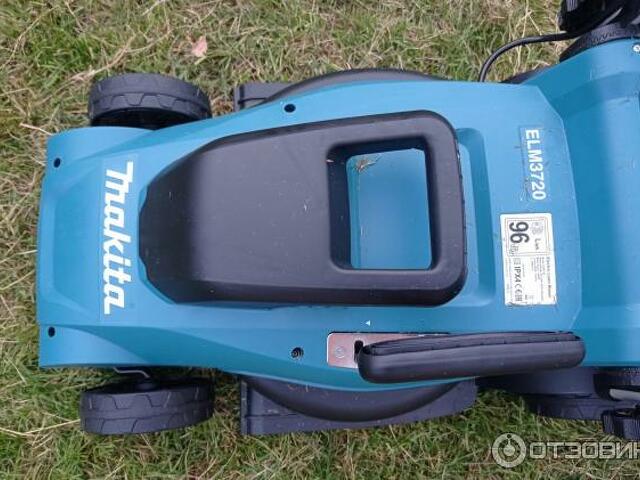 Макита елм 3720. Makita elm3720. Makita 3720 газонокосилка. Крышка мотора газонокосилки Makita elm3720. Двигатель газонокосилки Макита elm3720.