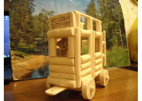 Деревянная игрушка Весёлый вагончик