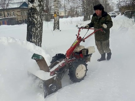 Снегоочиститель Motoblock: зимний инструмент для очистки дорог от снега