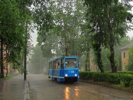 Любой может купить, вопрос только в цене, Вы можете купить любого, вопрос только в цене.