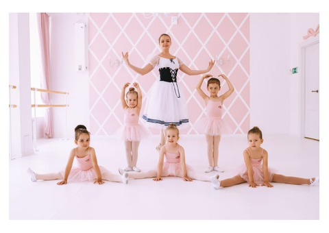 Балет с двух лет. Приглашаем маленьких принцесс в детскую школу балета!