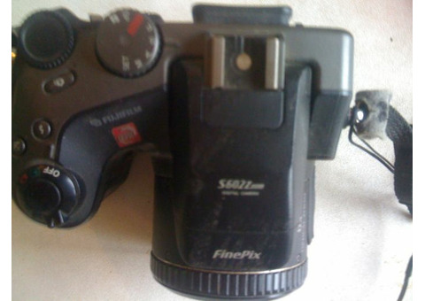 Ф-апп-т Fujifilm finepixS602Zoom digital camera на военведе