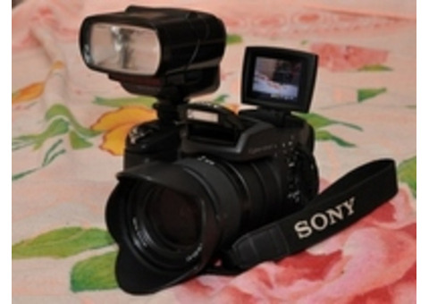 Фотоаппарат с фотовспышкой Sony R1