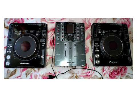 Продаю DJ-комплект (CD-вертушки) Pioneer CDJ-1000 (2 шт)
