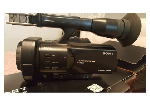 Продаю видеокамеру sony NEX-VG900E