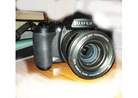 Зеркальный фотоаппарат Fujifilm finepix