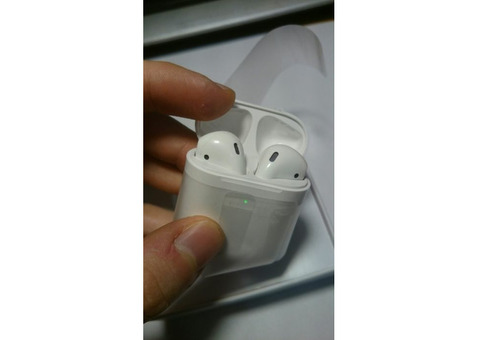 Новые беспроводные наушники Apple AirPods 2