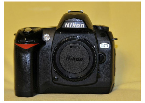 Цифровая фотокамера nikon D70 body