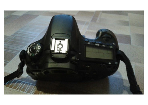 Продам фотокамеру Canon60d body