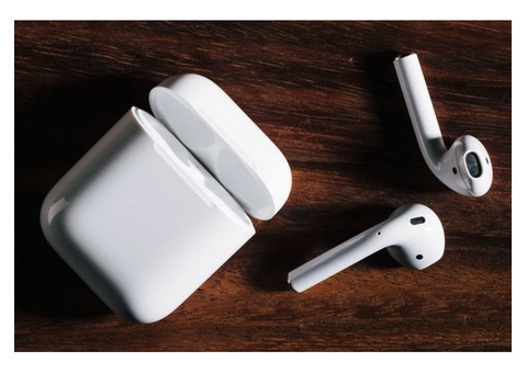 Продам Apple Air pods за 5500 руб.