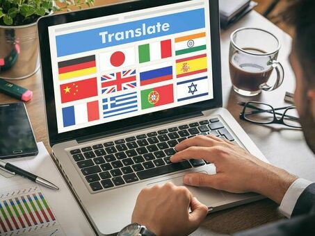 Переводчики текстов за работой: услуги профессионального перевода