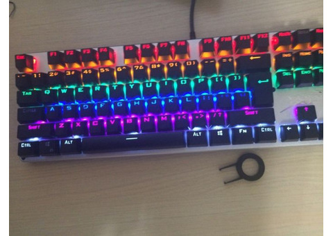 Игровая механическая клавиатура с подсветкой!