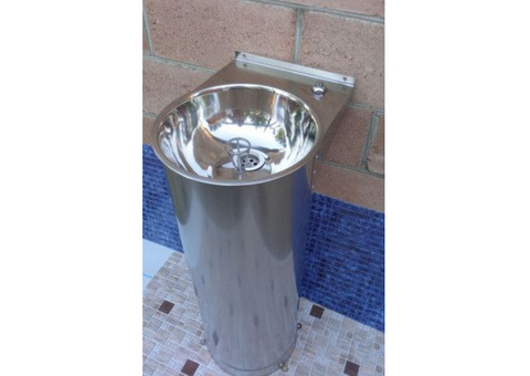 Питьевой фонтанчик Фонтанчик изготовлен из материалов разрешенных к применению