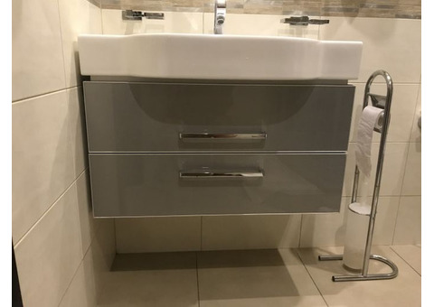 Комплект мебели для ванной серый глянец