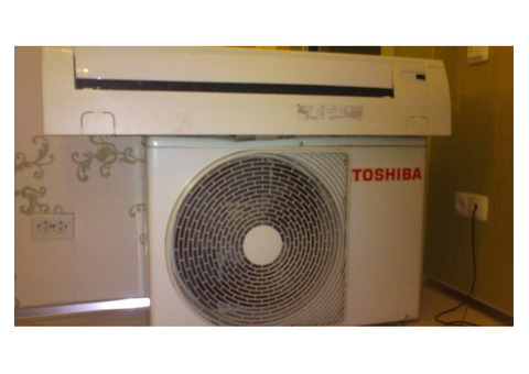 Продается настенный кондиционер Toshiba RAS-18SKHP-E1