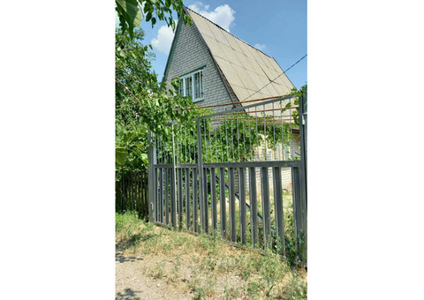 Продается двухэтажный жилой дом (дача) в Зелёной роще, Луганск